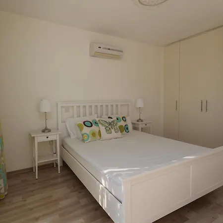Nissi 3 C14 Sea View Floor Daire *